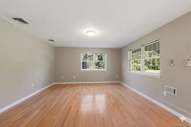 70 Oak Pond Lane, Mahopac, NY 10541