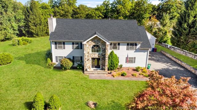 70 Oak Pond Lane, Mahopac, NY 10541