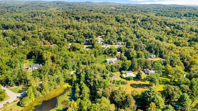 70 Oak Pond Lane, Mahopac, NY 10541