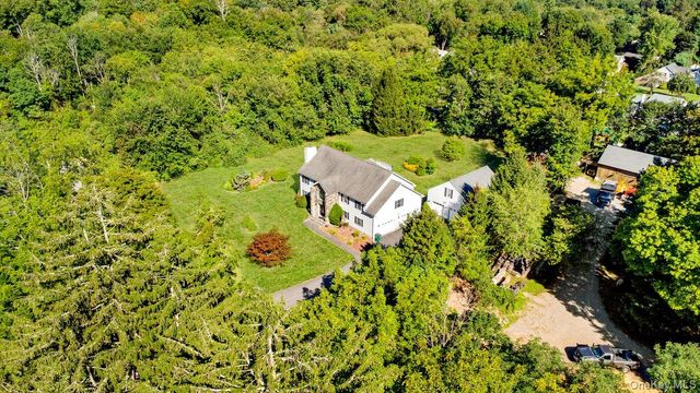 70 Oak Pond Lane, Mahopac, NY 10541