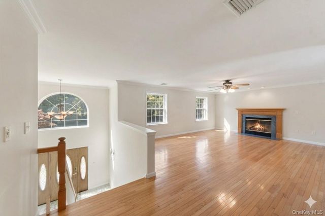 70 Oak Pond Lane, Mahopac, NY 10541