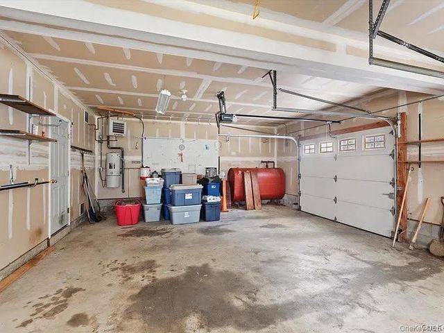 70 Oak Pond Lane, Mahopac, NY 10541