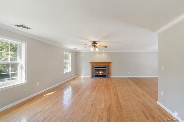 70 Oak Pond Lane, Mahopac, NY 10541