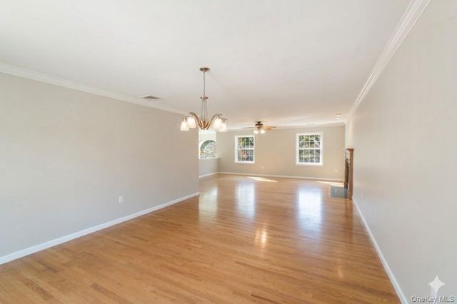 70 Oak Pond Lane, Mahopac, NY 10541
