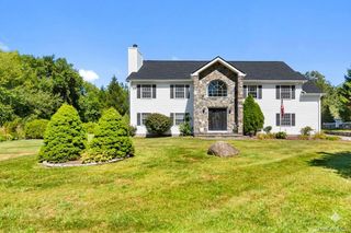 70 Oak Pond Lane, Mahopac, NY 10541
