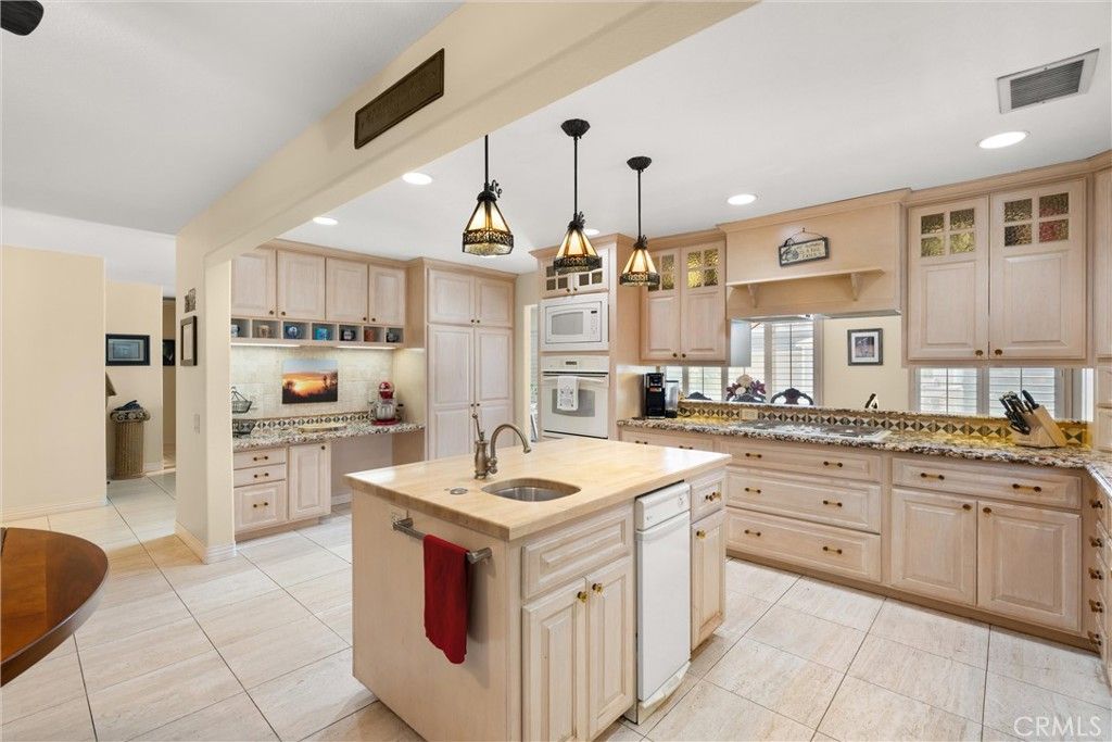 Image 16 of property listing at 11116 Wayfield Road, Riverside, CA 92505