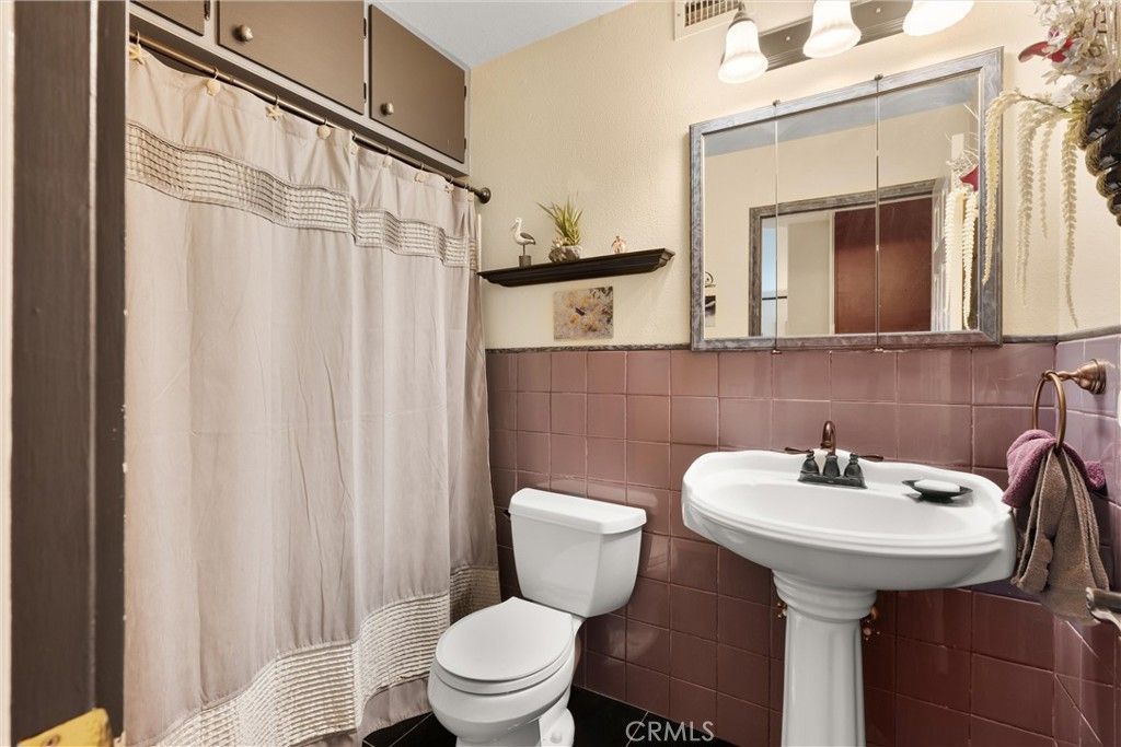 Image 39 of property listing at 11116 Wayfield Road, Riverside, CA 92505