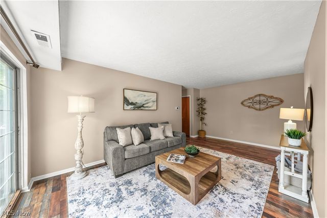 10790 Ravenna Road 101, Twinsburg, OH 44087