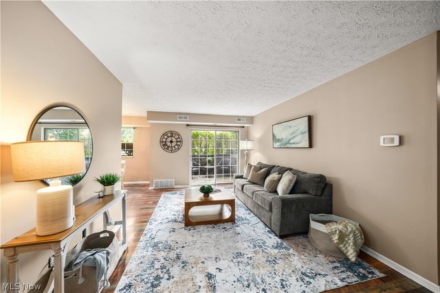 10790 Ravenna Road 101, Twinsburg, OH 44087