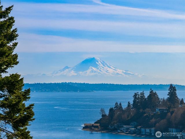 12168 Sunrise Drive NE, Bainbridge Island, WA 98110