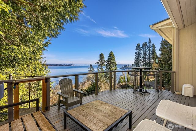 12168 Sunrise Drive NE, Bainbridge Island, WA 98110