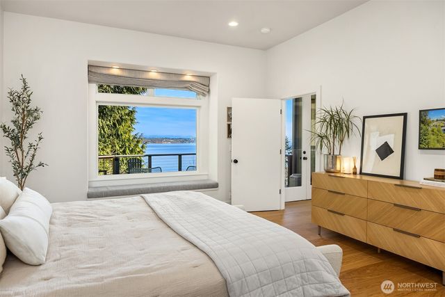 12168 Sunrise Drive NE, Bainbridge Island, WA 98110