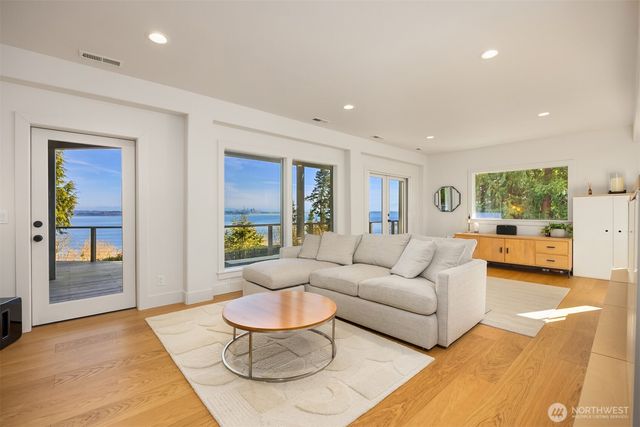 12168 Sunrise Drive NE, Bainbridge Island, WA 98110
