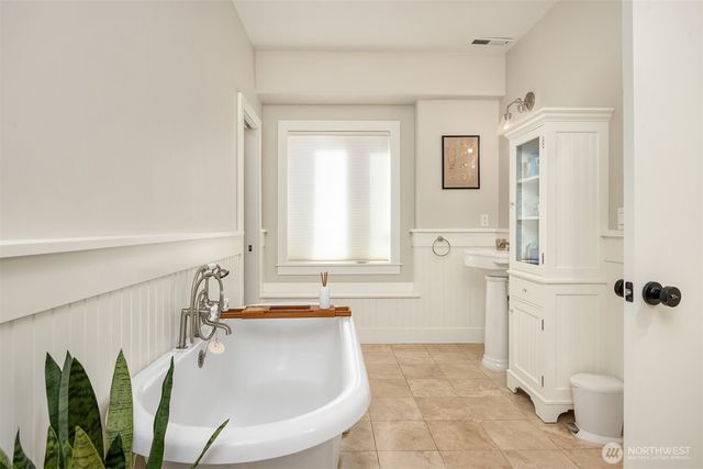 12168 Sunrise Drive NE, Bainbridge Island, WA 98110