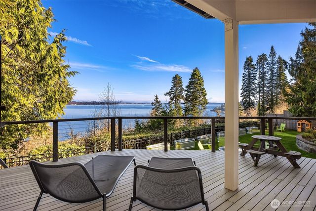 12168 Sunrise Drive NE, Bainbridge Island, WA 98110