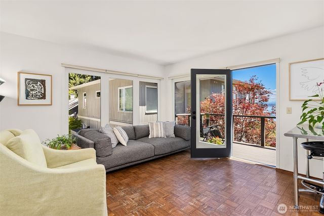 12168 Sunrise Drive NE, Bainbridge Island, WA 98110