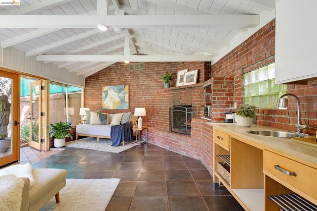 1500 Hampel Street, Oakland, CA 94602