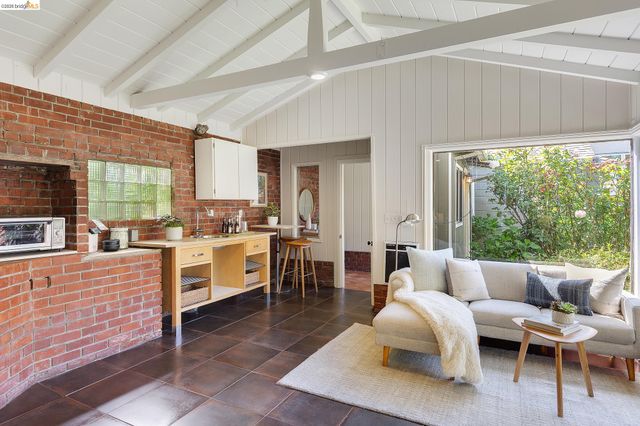 1500 Hampel Street, Oakland, CA 94602