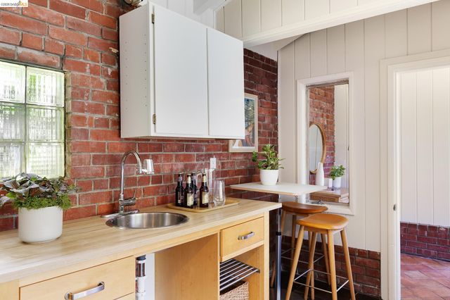 1500 Hampel Street, Oakland, CA 94602