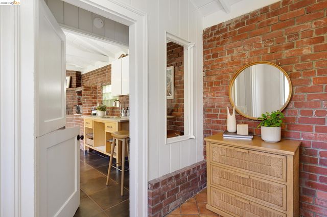 1500 Hampel Street, Oakland, CA 94602