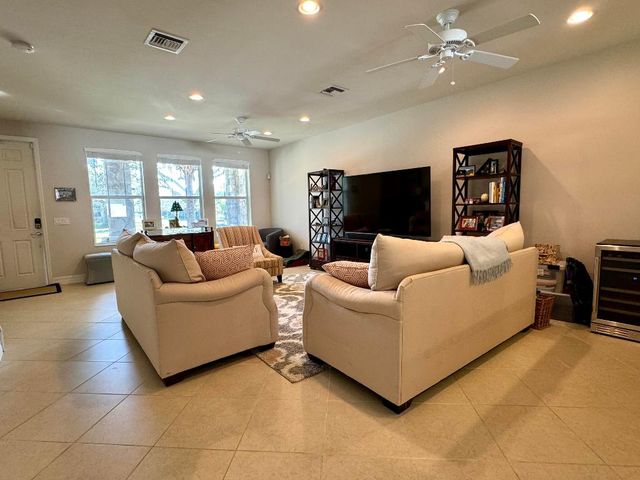 2758 Avalon Way, Jupiter, FL 33458