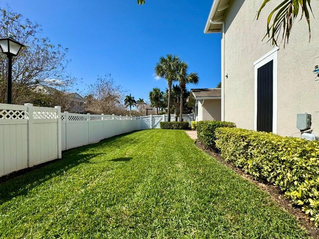 2758 Avalon Way, Jupiter, FL 33458