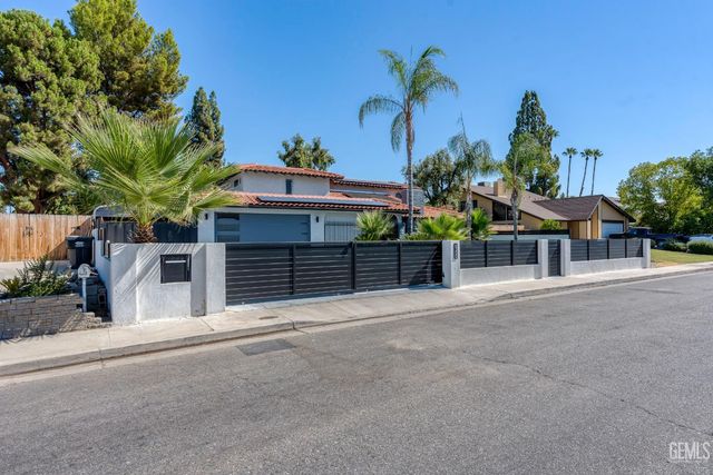 6300 Landfair Drive, Bakersfield, CA 93309