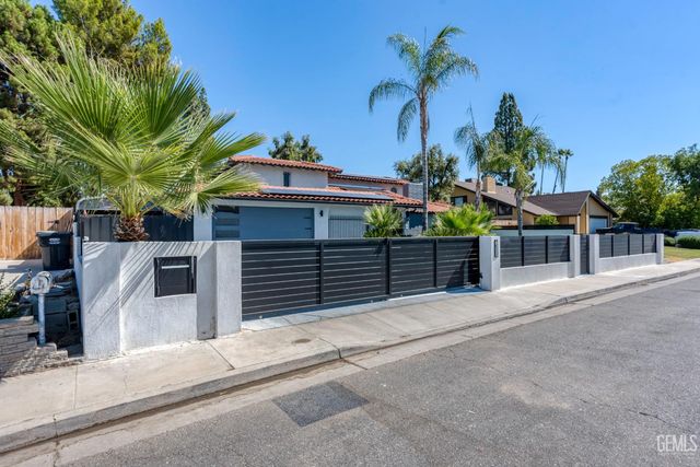 6300 Landfair Drive, Bakersfield, CA 93309