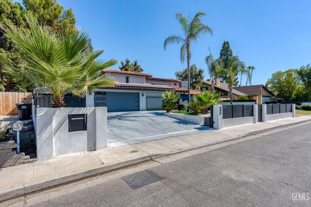 6300 Landfair Drive, Bakersfield, CA 93309