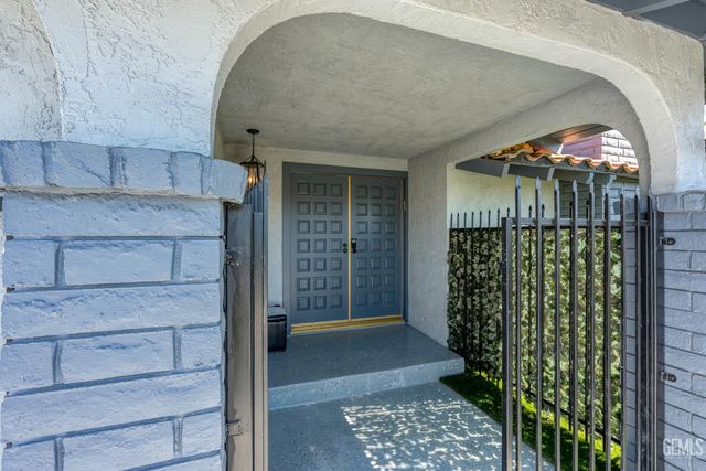 6300 Landfair Drive, Bakersfield, CA 93309