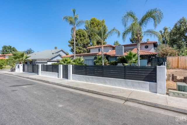 6300 Landfair Drive, Bakersfield, CA 93309