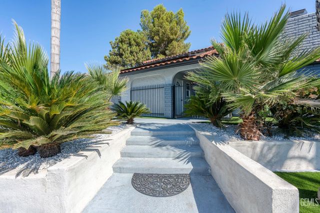 6300 Landfair Drive, Bakersfield, CA 93309