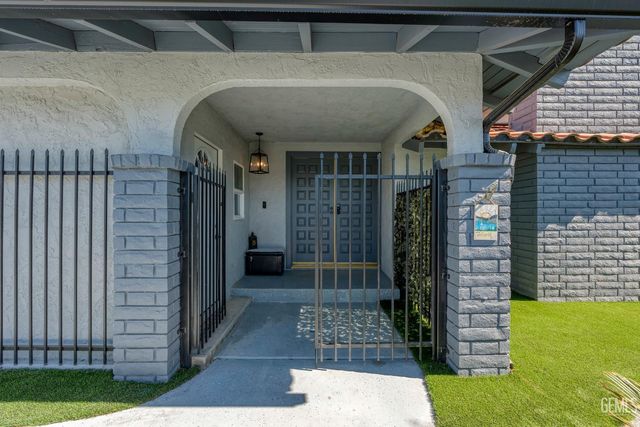 6300 Landfair Drive, Bakersfield, CA 93309