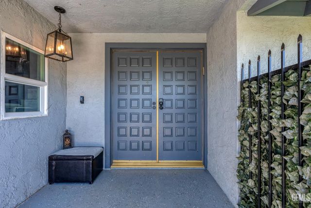 6300 Landfair Drive, Bakersfield, CA 93309