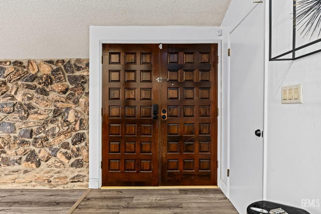 6300 Landfair Drive, Bakersfield, CA 93309