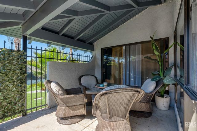 6300 Landfair Drive, Bakersfield, CA 93309