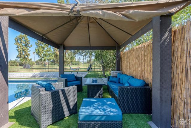 6300 Landfair Drive, Bakersfield, CA 93309