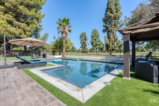 6300 Landfair Drive, Bakersfield, CA 93309