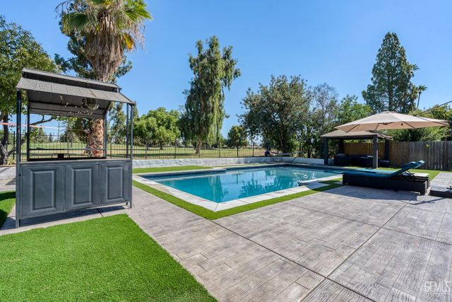 6300 Landfair Drive, Bakersfield, CA 93309