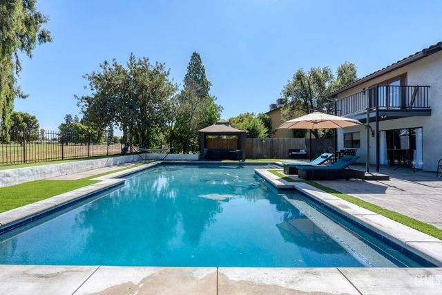 6300 Landfair Drive, Bakersfield, CA 93309