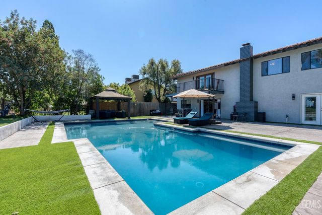 6300 Landfair Drive, Bakersfield, CA 93309