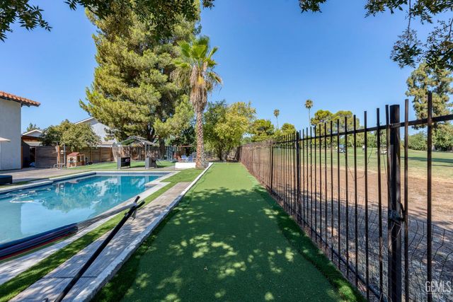 6300 Landfair Drive, Bakersfield, CA 93309