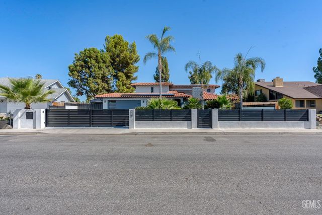 6300 Landfair Drive, Bakersfield, CA 93309