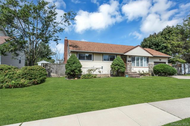 581 Plainview Road, Plainview, NY 11803
