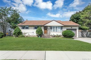581 Plainview Road, Plainview, NY 11803