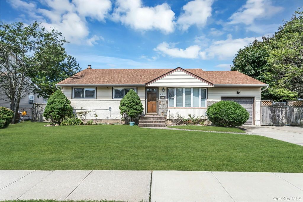 581 Plainview Road, Plainview, NY 11803