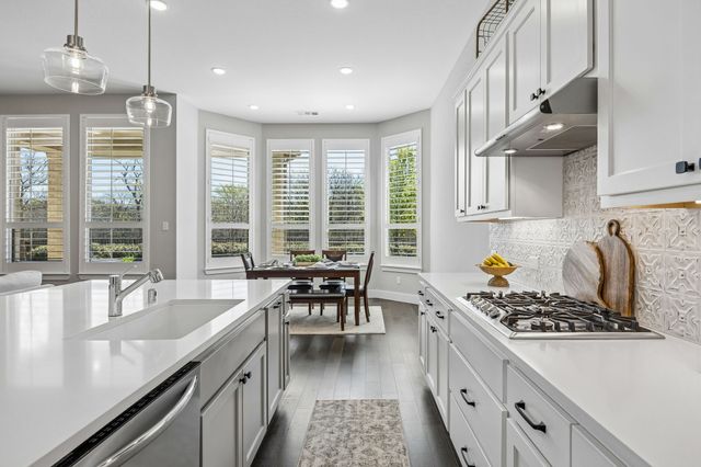 1104 Bluestem Drive, Aubrey, TX 76227