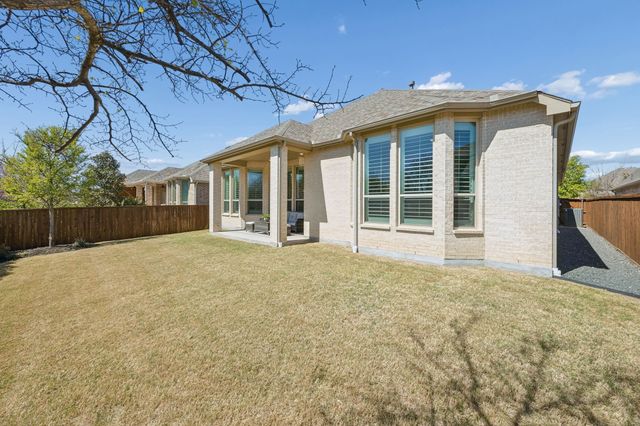 1104 Bluestem Drive, Aubrey, TX 76227