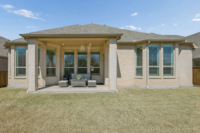 1104 Bluestem Drive, Aubrey, TX 76227