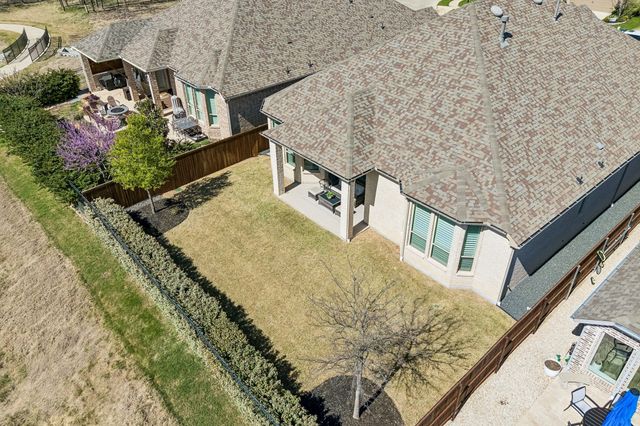 1104 Bluestem Drive, Aubrey, TX 76227